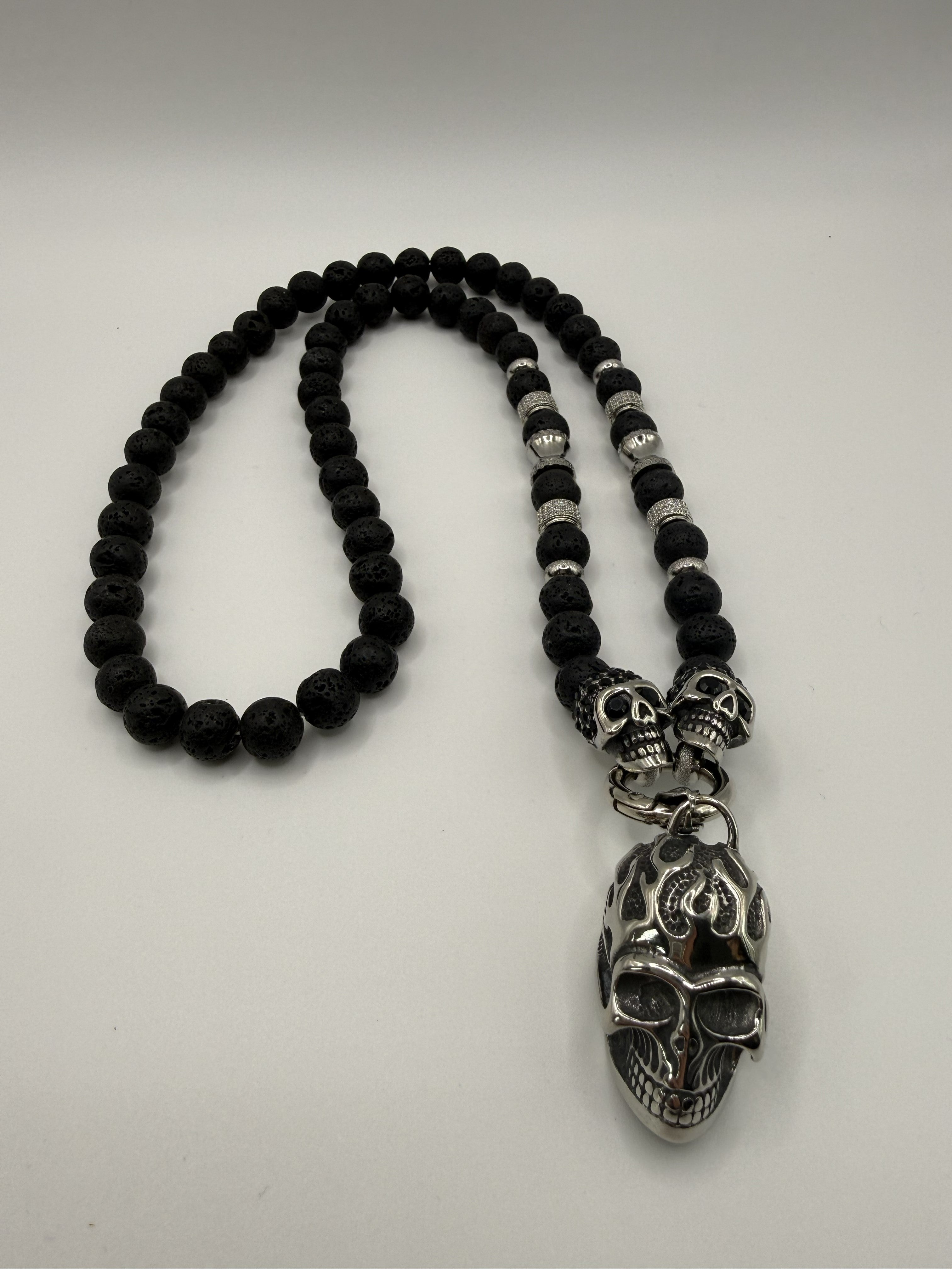 Kette mit Totenkopfanhänger