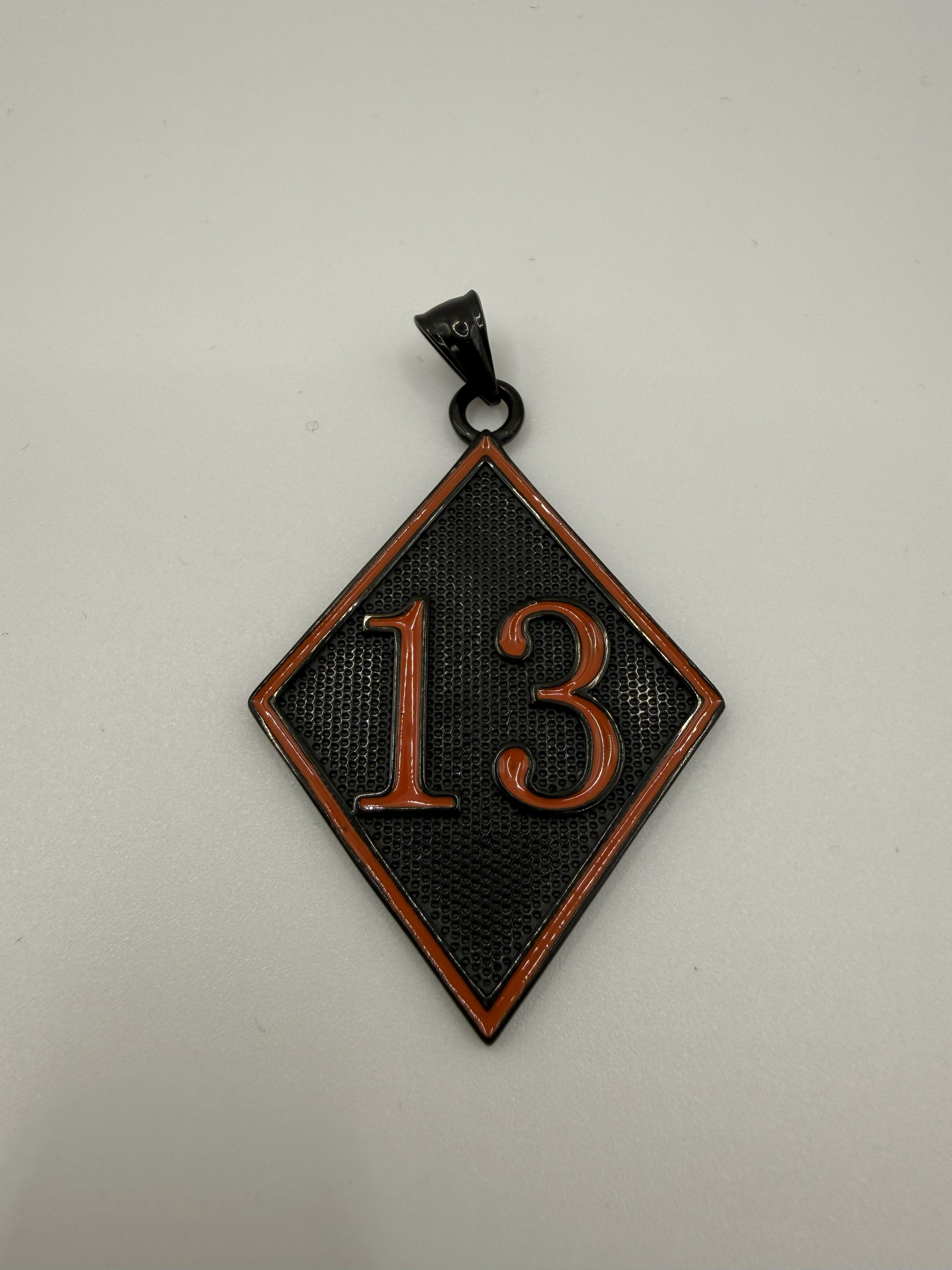 Anhänger mit 13