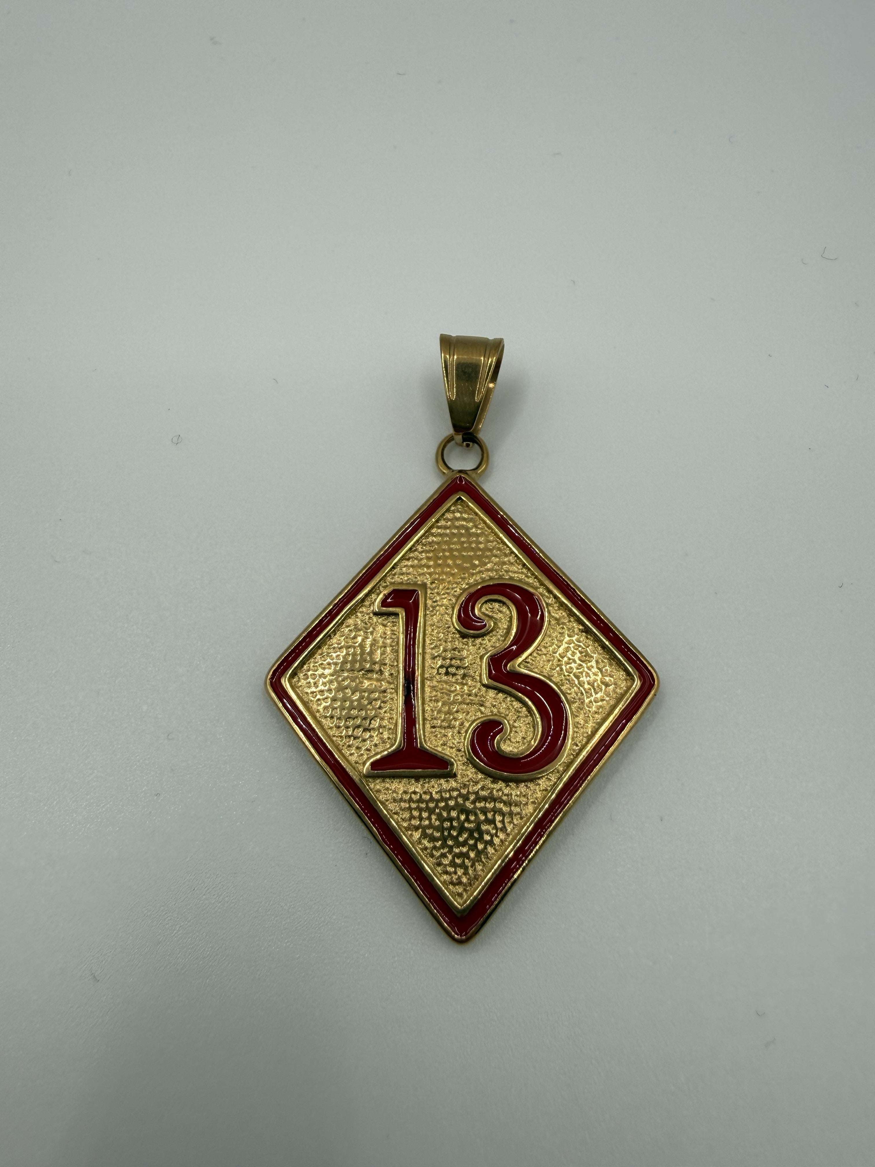 Anhänger mit 13