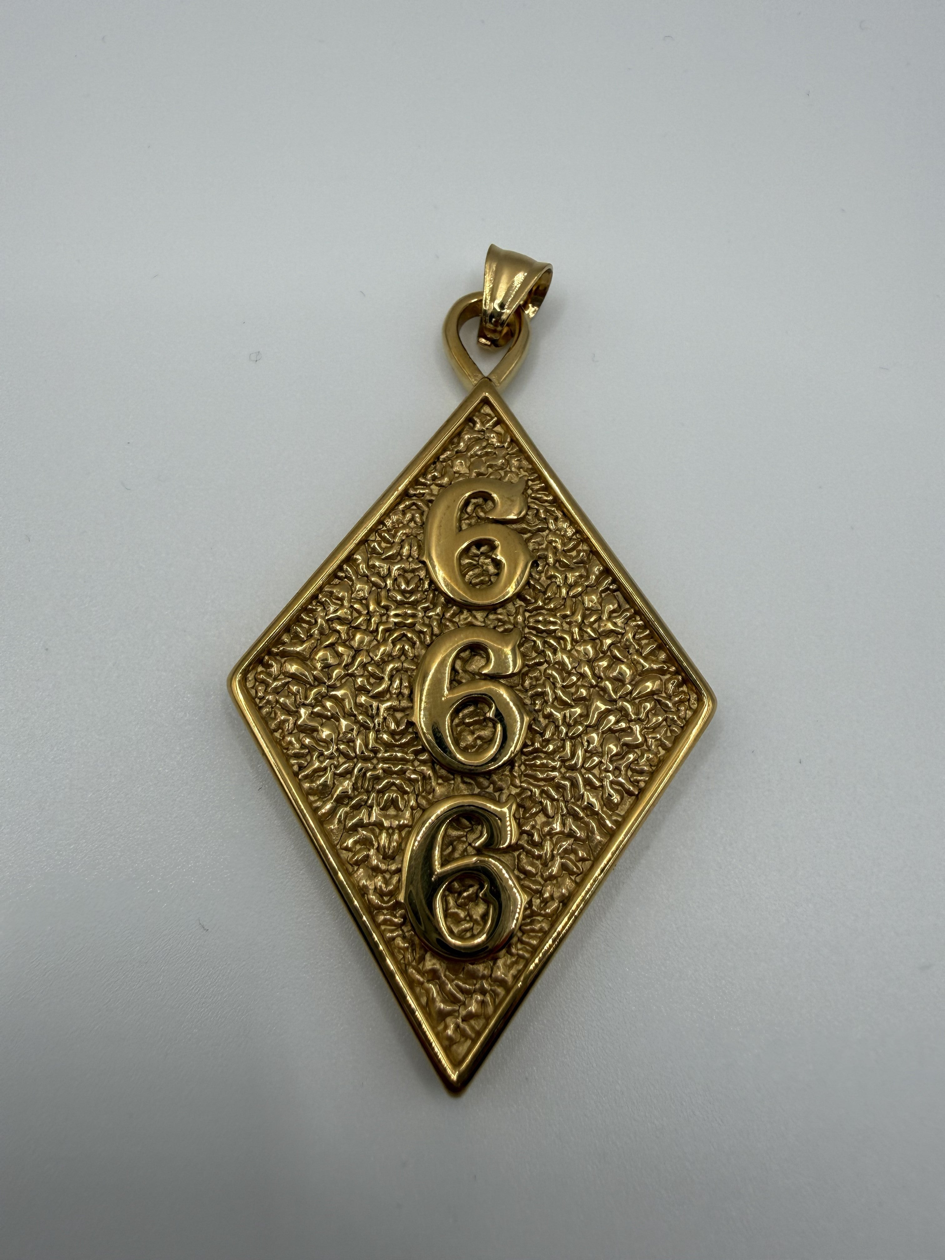 666 Anhänger
