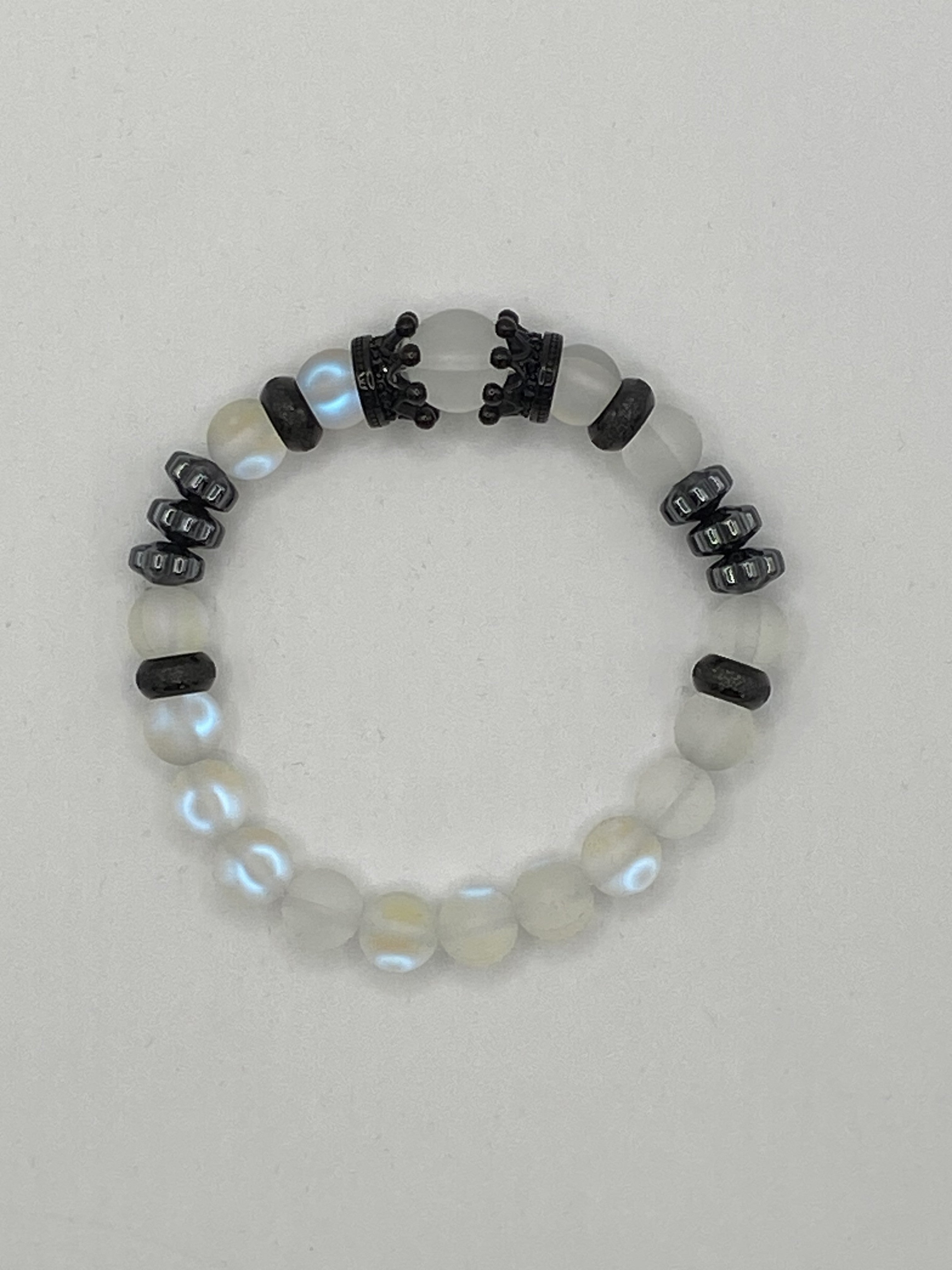 Armband mit Kronen