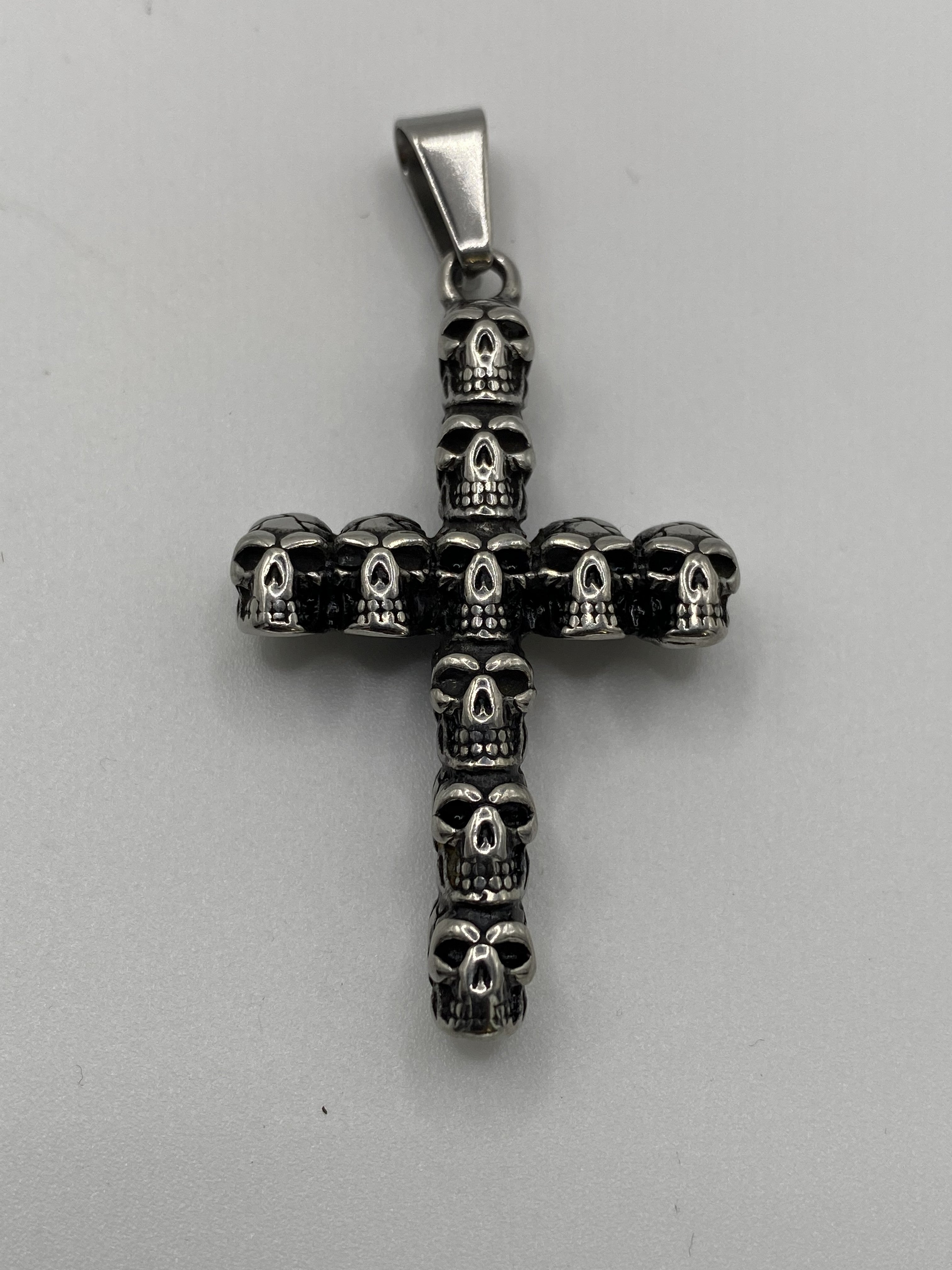 Kreuz mit Totenköpfe